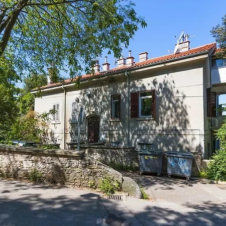 *** Lounge Terrace With The Harbour View / Centre *** Apartment