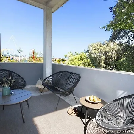 *** Lounge Terrace With The Harbour View / Centre *** * Pula