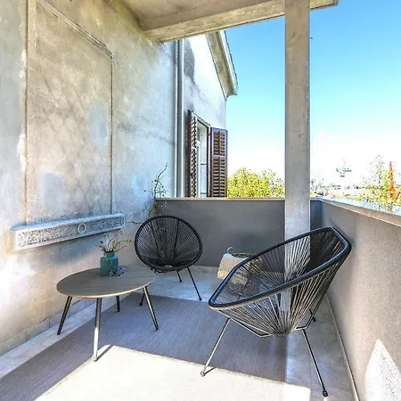 *** Lounge Terrace With The Harbour View / Centre *** Apartment *