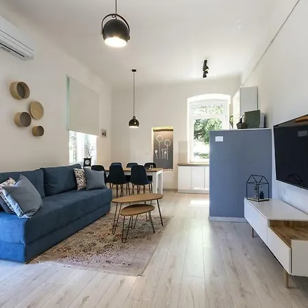 *** Lounge Terrace With The Harbour View / Centre *** *